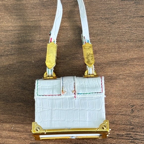 RAINBOW HIGH Fantastic Fashion Amaya Raine Doll White Faux LEATHER PURSE BAG - Picture 7 of 8